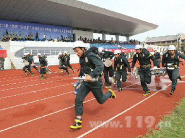 上海舉行“消安杯”多種形式消防隊伍練兵比武