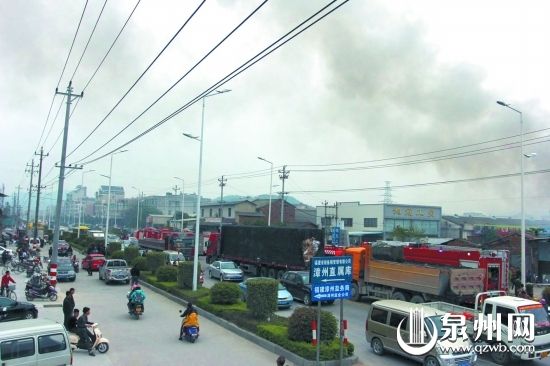 大火造成附近道路交通擁堵