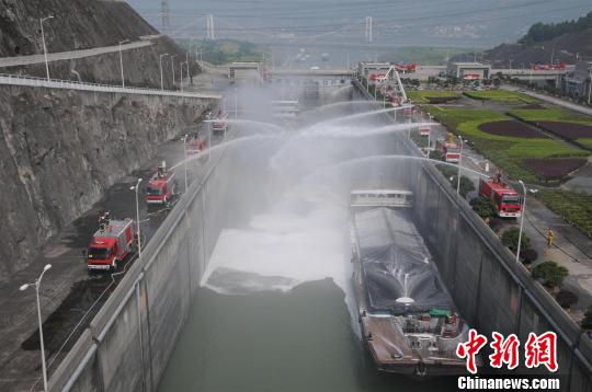 三峽船閘閘室火災應急救援演練現場 吳雅萍 攝