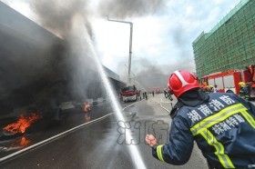 長株潭三地消防在株洲開展跨區域滅火救援演習