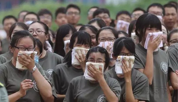 北京大學軍訓新生消防逃生滅火演練