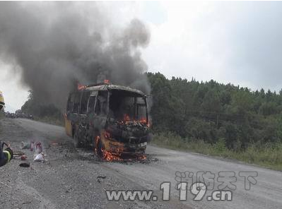 永州207國道客車突發大火