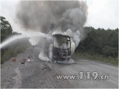 永州207國道客車突發大火