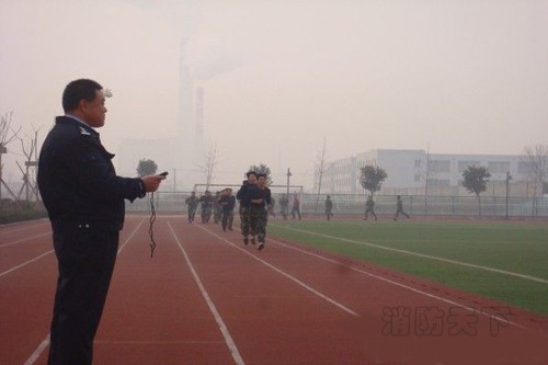 山東日照港消防大隊掀起冬季練兵熱潮