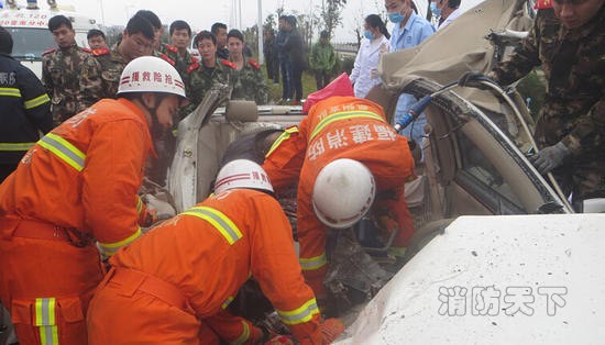 福建泉州發生貨車與小車相撞事故 致四人身亡